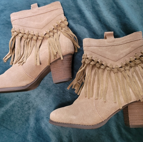 SBICCA VINTAGE COLLECTION Woman’s Suede Leather Fringe Ankle Heeled Boots - Picture 9 of 9